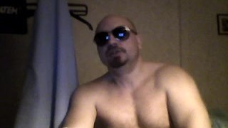 Horny muscle bear verbal jack off