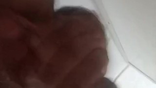 Masturbándome en casa de la vecina