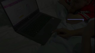 mi pequeña hermanastra esta enfadada, para animarla la follo por el culo hasta hacerla gritar.