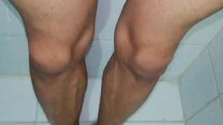 masturbacion pene grande y venozo, primer plano y fetiche de pies