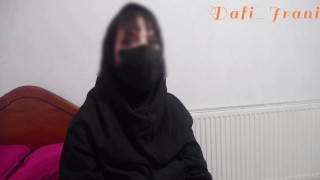 منشی فضول بعد از کلی سوال پرسیدن از رئیسش راجب زنش،سعی میکنه رئیسش تحریک کنه و...(مکالمه فارسی)