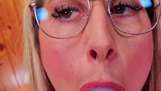Je suce mon gros Dildo et j'adore! (mysexypry)