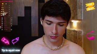 Pov mi cara en tu pantalla para que dejes tu leche sobre mí