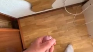 I jerk off my dick in front of the mirror