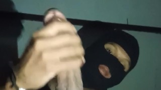 Joven masturbándose.