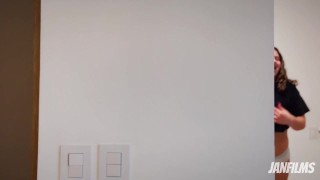 ME LES PUEDO UNIR? Rommies intercambian saliva mientras juegan a esconderse