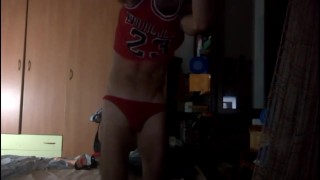 Spogliarello danzando nudo