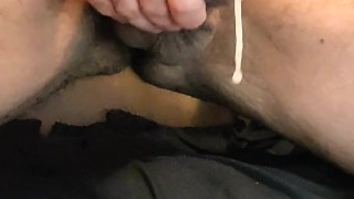 HAIRY MUSCLE BEAR PLAYING WITH NIPPLES AND CUMMING!