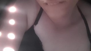 [POV] Tu fais un appel visio avec une meuf trans horny