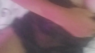 Bucetuda batendo siririca escondida