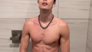 What happens in the gym shower stays in the gym shower🍆✊🏻💦