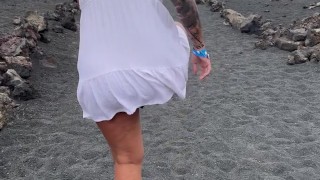 LittleFeet Plays With Her Ass On The Black Desert😏🫢
