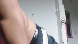 La de limpieza quería aumento y le pague con sexo