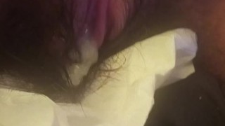 Mi esposo me hace creampie mientras ve el vídeo de como me coge mi compañero de trabajo