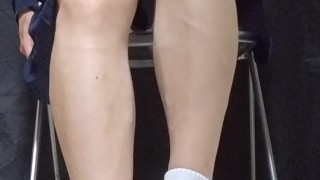 女装した男の娘が、白靴下を履いて足コキチャレンジをしてみた！