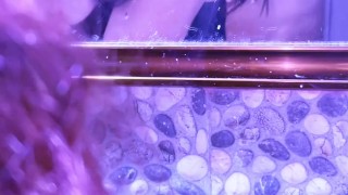 ENCUENTRO a mi AMIGA en el baño y COJEMOS hasta hacerle CREAMPIE