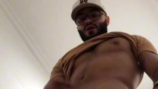 Masturbacion en un baño público, tengo miedo de ser descubierto