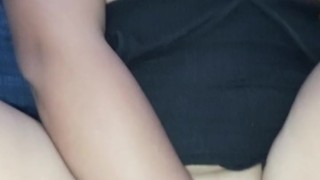 Hermosa morena mexicana masturbándose delicioso