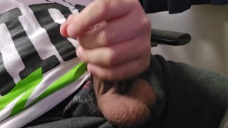 射精無しで包茎チンポを激しく擦って興奮度を上げていく様子