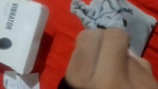 Femboyjugandoconsunuevojuguete