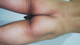 teen femboy ass,mostrando su culo, en busca de un activo, quieres probar