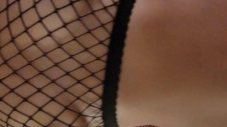 La amiga de mi novia me visita de nuevo y esta vez en ASMR