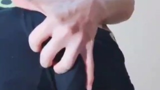 Masturbación Jovencito Delgado Me jalo mi verga grande con aceite hasta correrme unos ricos chorros