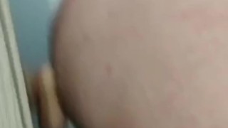 Metiéndome mi nuevo juguete hasta correrme de placer