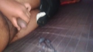 නැන්දම්ම කිම්බ දුන්න මං එපා කියල අතේ පාරකින් ශේප් උනා😒