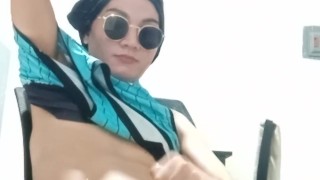 Pinapanood nila ako habang nag jajakol