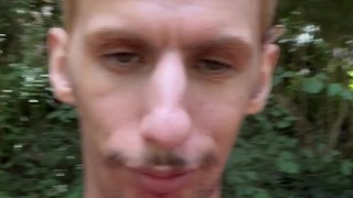 Je me caresse en public