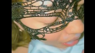 Convencí a mi hermanastra de comerse mi leche