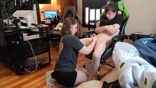 Heather Kane challenges College Noob not to Nut!