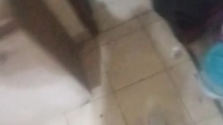 Sirvienta follada en la Cocina (mi esposa casi nos descubre)