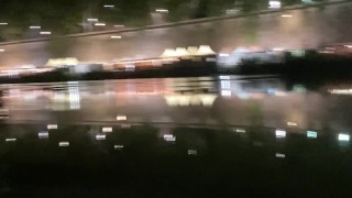piscio nel fiume tevere in una calda estate nel centro di roma