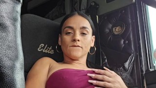 Entre a un camión de un desconocido a masturbarme