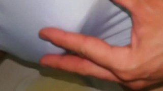 ME CORRO Y ME ORINO, como una PUTA en mi nueva ropa interior, termino mojado