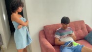 Si no me follas le contaré a mis padrastros que te masturbas con mis fotos.