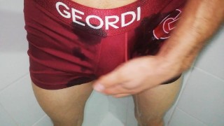 desesperado pissing en ropa interior me mojo todo, primer plano,# 1 parte