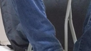 雨の中歩いて帰ってきた裸足を見せつける！