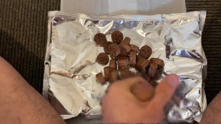 #87 お菓子に精子ぶっかけて美味しくいただきました