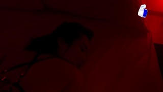 FOLLADA HARDCORE A FLACA LATINA EN CUARTO ROJO DE SADOMASOQUISMO