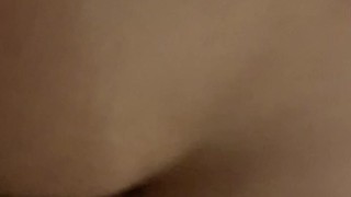 Scopo la sua figa stretta finché non le vengo sul culo