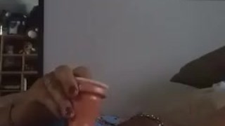 Sola y caliente morena