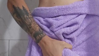 En el Baño en toalla