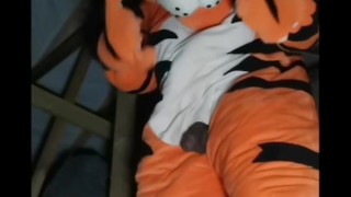 Horny Tiger Cums in Attic 🤤🥵