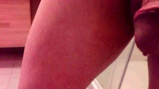 Masturbe (311) with one testicle