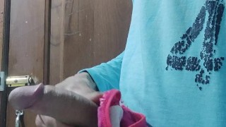 Rich cumshot with what I found in the bathroom just taken out ... exciting end