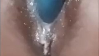 Milking this juicy pussy