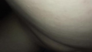 Invito a una amiga a hacer tarea y terminamos follando